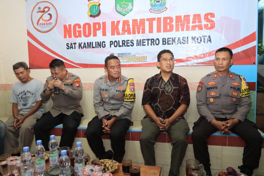 Ngopi Kamtibmas di Satkamling: Kapolres Metro Bekasi Kota Serap Aspirasi Warga Jaka Setia