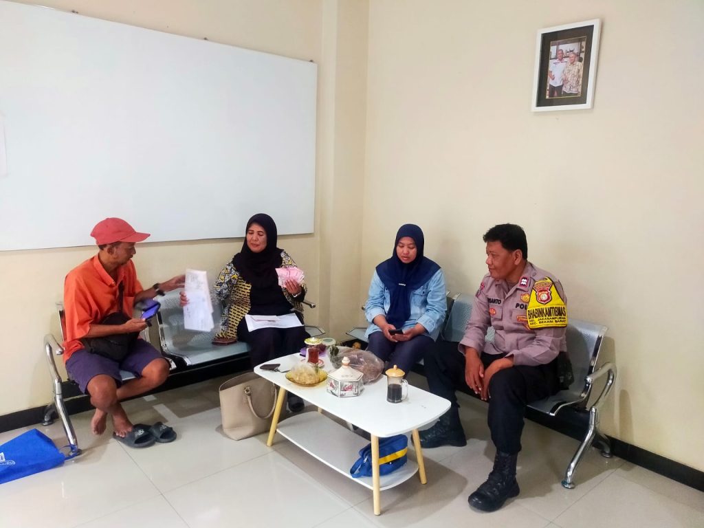 Bhabinkamtibmas Jakasampurna Gelar Sambang untuk Cipta Kondisi dan Jaga Keamanan Lingkungan di RW 06A