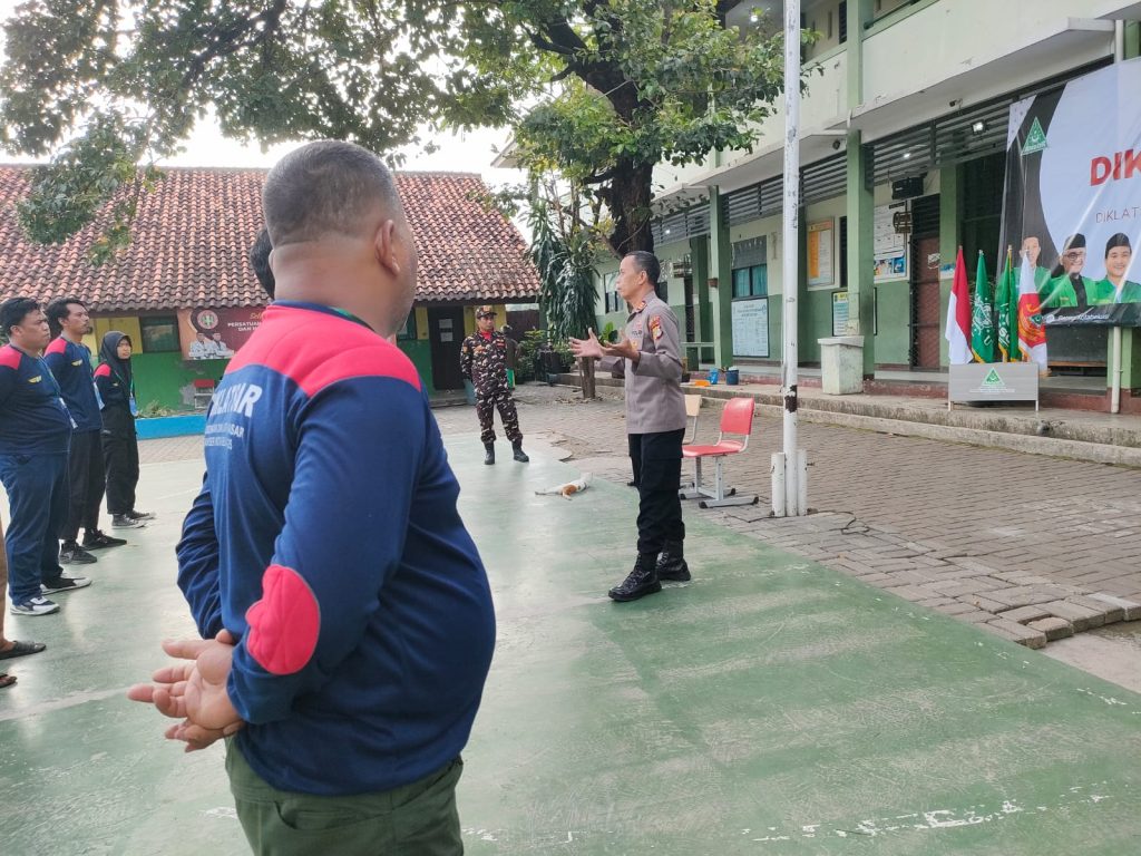 Waka Polsek Bekasi Barat Berikan Materi Bela Negara di Diklatsar Banser Angkatan XV