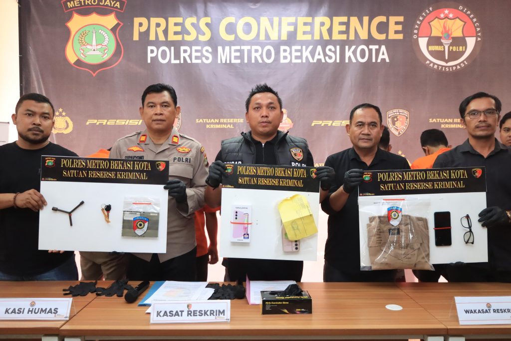 Polres Metro Bekasi Kota Gelar Konfrensi Pers Ungkap Kasus Penganiayaan Suporter di Stadion Patriot dan Kejahatan Umum serta Pencurian dengan Pemberatan.