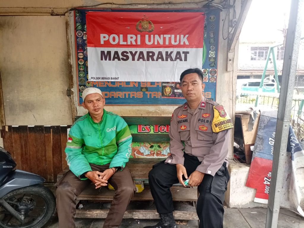 Pemasangan Spanduk Polri untuk Masyarakat: Wujud Sinergi Polri dan Warga Jakasampurna