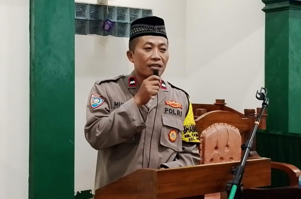 Bhabinkamtibmas Kali Abang Gelar Sholat Tarawih Keliling di Bekasi Utara