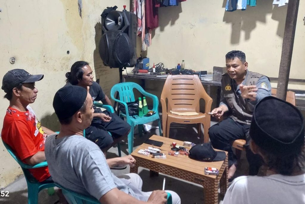 Patroli Ramadhan: Bhabinkamtibmas Pondok Gede Pastikan Keamanan Masyarakat