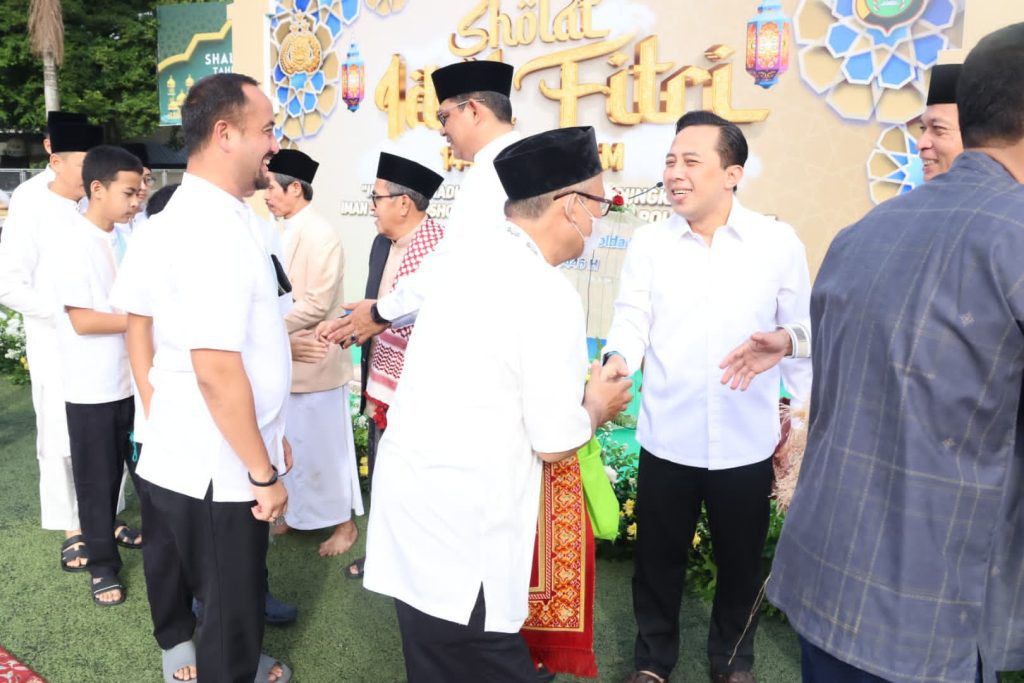 Wakapolda Metro Jaya dan Pejabat Polda Laksanakan Salat Idulfitri 1446 H di Stadion Presisi