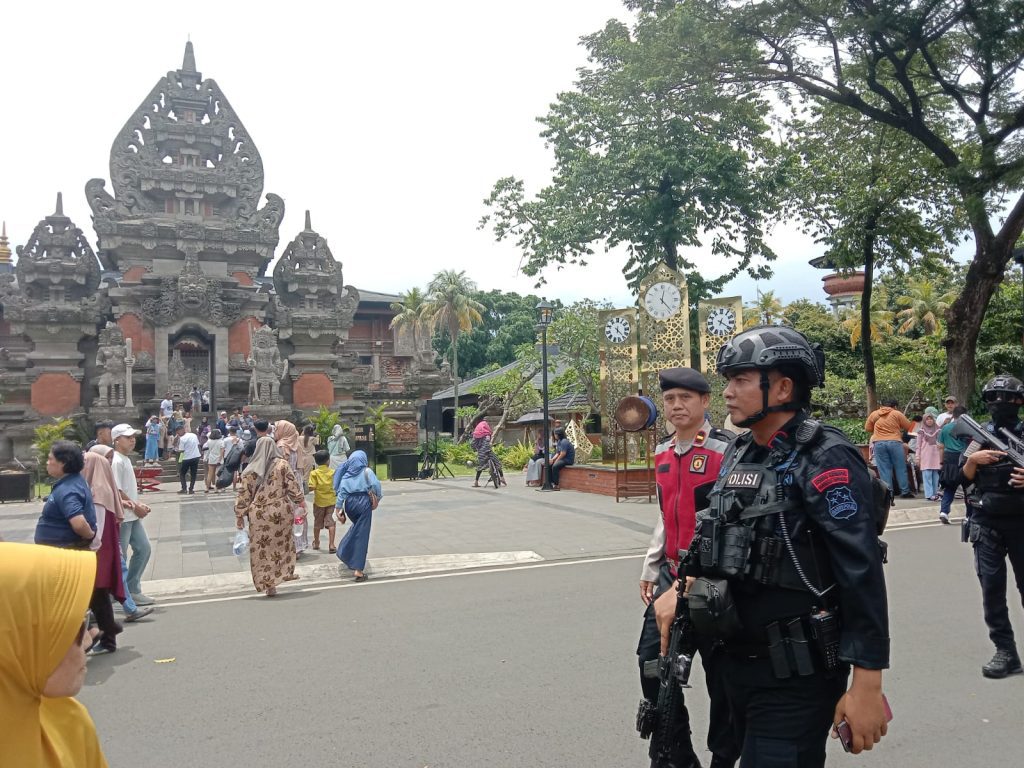 Polisi Amankan Pengunjung TMII: Keamanan Terjaga dan Kapasitas Normal