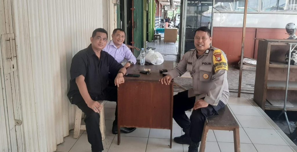 Bhabinkamtibmas Duren Jaya Amankan Ibadah Paskah di Gereja BNKP Marturia Kota Bekasi