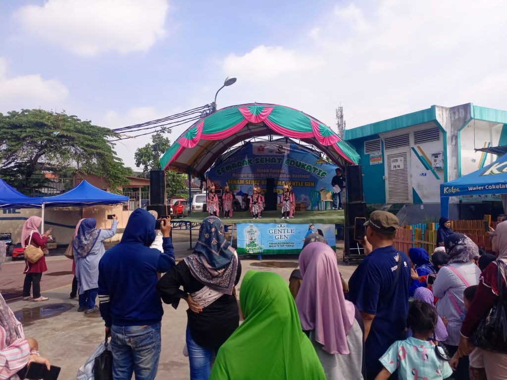 Bhabinkamtibmas Polsek Bekasi Barat Amankan Peringatan Hardiknas 2025 di Kotabaru