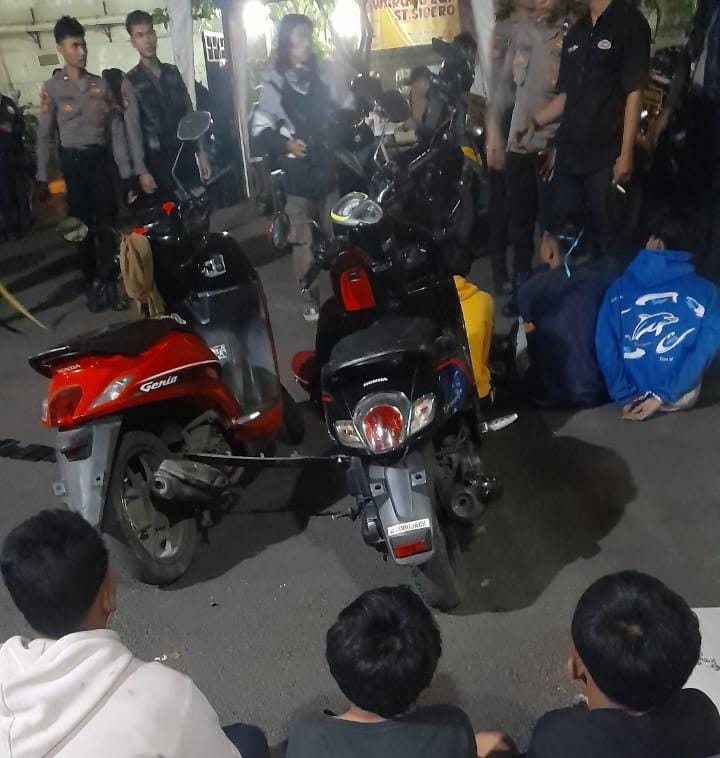 Polsek Pondok Gede Amankan 19 Remaja Tawuran di Jalan Raya Hankam, 6 Clurit Disita