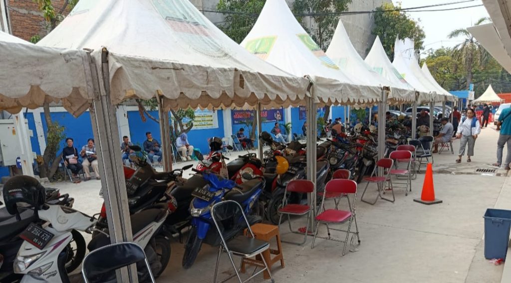 Berikan Kenyamanan Wajib Pajak, Samsat Cikarang Siapkan Tenda untuk Antrian Cek Fisik Kendaraan