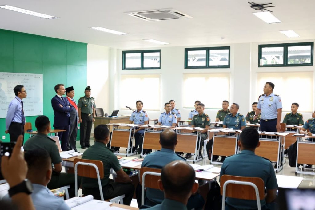 Panglima TNI Sambut Kunjungan Presiden RI Bersama Presiden Prancis ke Akademi Militer Magelang