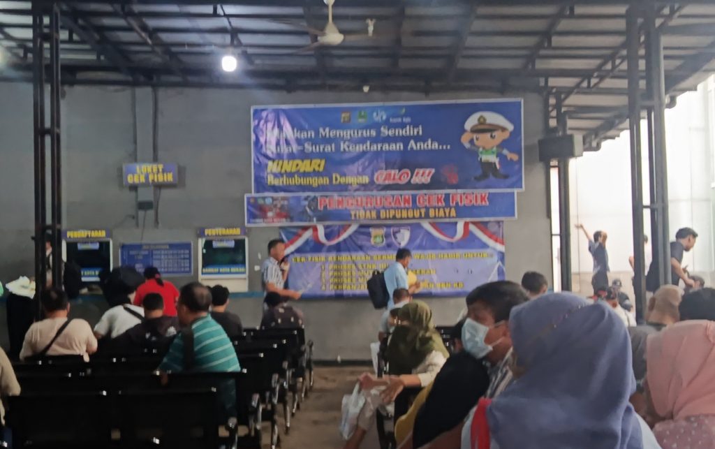 Pemutihan Pajak, Loket Cek Fisik SAMSAT Kota Bekasi Overload Pemohon, Pelayanan Tetap Optimal