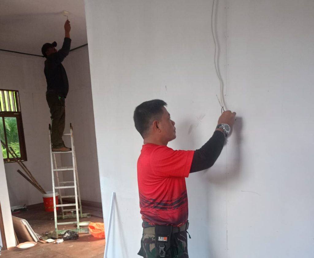 Pembangunan Rumah TMMD Kodim 1710/Mimika Masuki Tahap Pemasangan Listrik