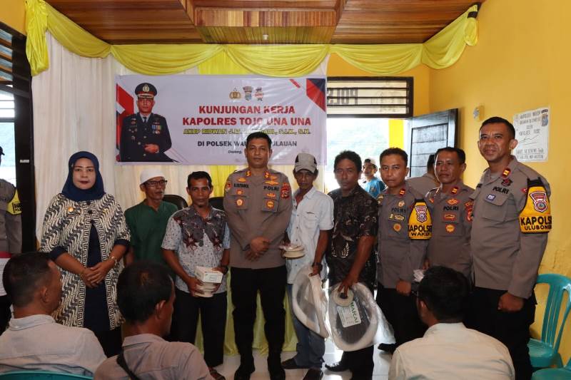 Kunker ke Polsek Wakep, Kapolres Touna Bagikan Alat Pancing hingga Gelar Sunatan Massal di Kabalutan