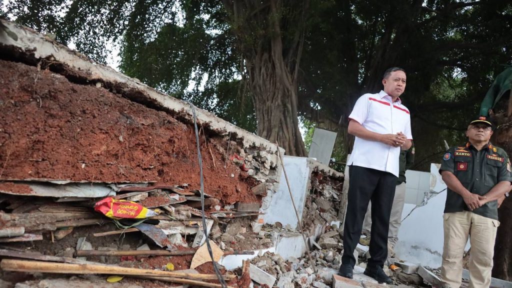 Tinjau Pembongkaran Bangunan Liar di Sekitar UNISMA, Wali Kota : Penertiban Dilakukan Demi Ketertiban dan Kenyamanan Kota