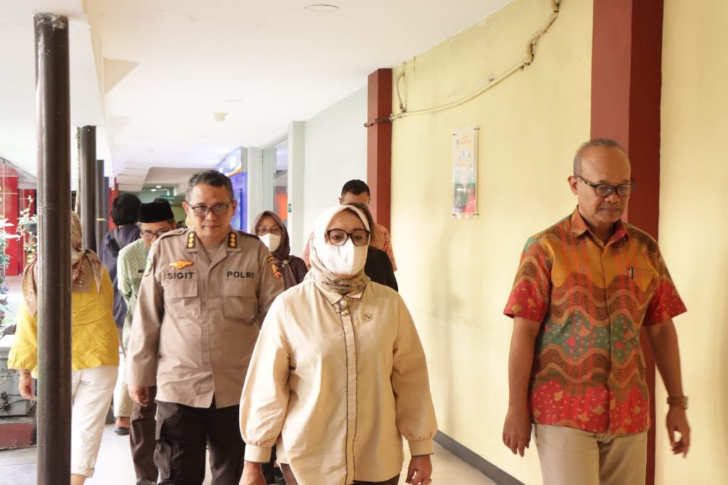 Bentuk Pemerintah Dalam Perlindungan Anak, Menteri PPPA Jenguk Korban Kekerasan Anak Di RS Bhayangkara 1 Polri Kramatjati