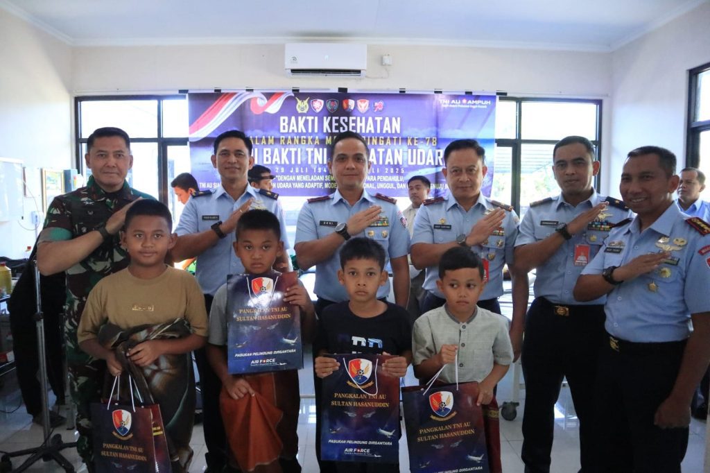 Jelang Hari Bakti ke-78 TNI AU, Lanud Sultan Hasanuddin Gelar Donor Darah dan Sunatan Massal