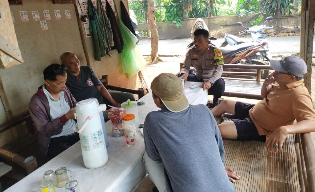 Bhabinkamtibmas Jatiranggon Ajak Warga Kongkow Kamtibmas, Bahas Keamanan Lingkungan