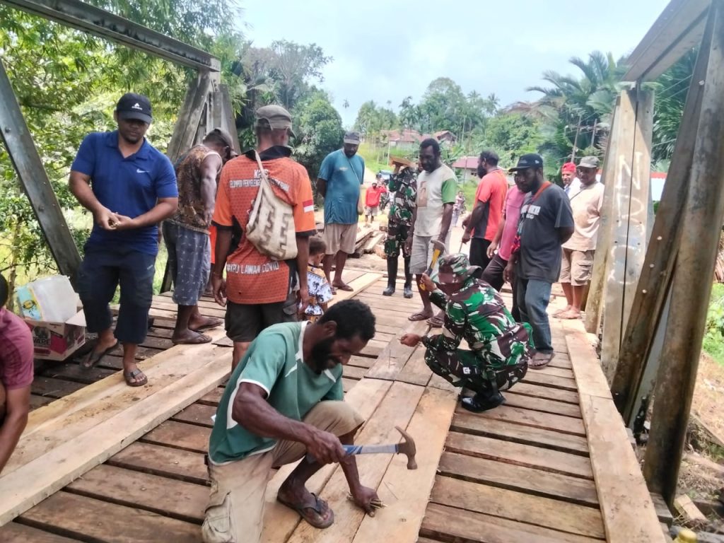 Gerak Cepat Satgas Yonif 126/KC: Jembatan Oga di Intan Jaya Kembali Menghubungkan Warga