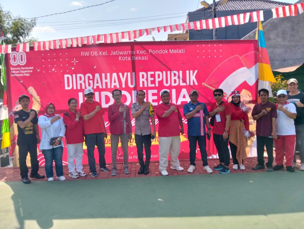 Warga Jatiwarna Meriahkan HUT RI ke-80 dengan Lomba Gerak Jalan dan Senam Massal