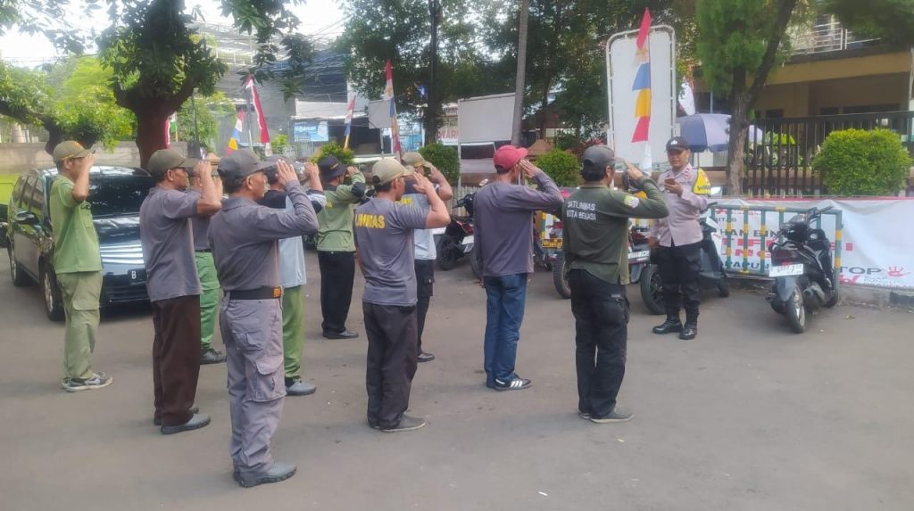 “Latih Linmas” Tanamkan Disiplin dan Semangat Jaga Keamanan Lingkungan