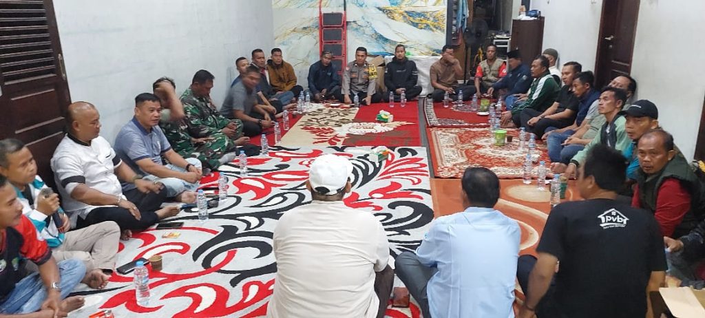 Kemitraan dan Perkuat Solidaritas, TNI-Polri dan Lurah Cikiwul Sambangi Tokoh Masyarakat, Sampaikan Pesan Kamtibmas