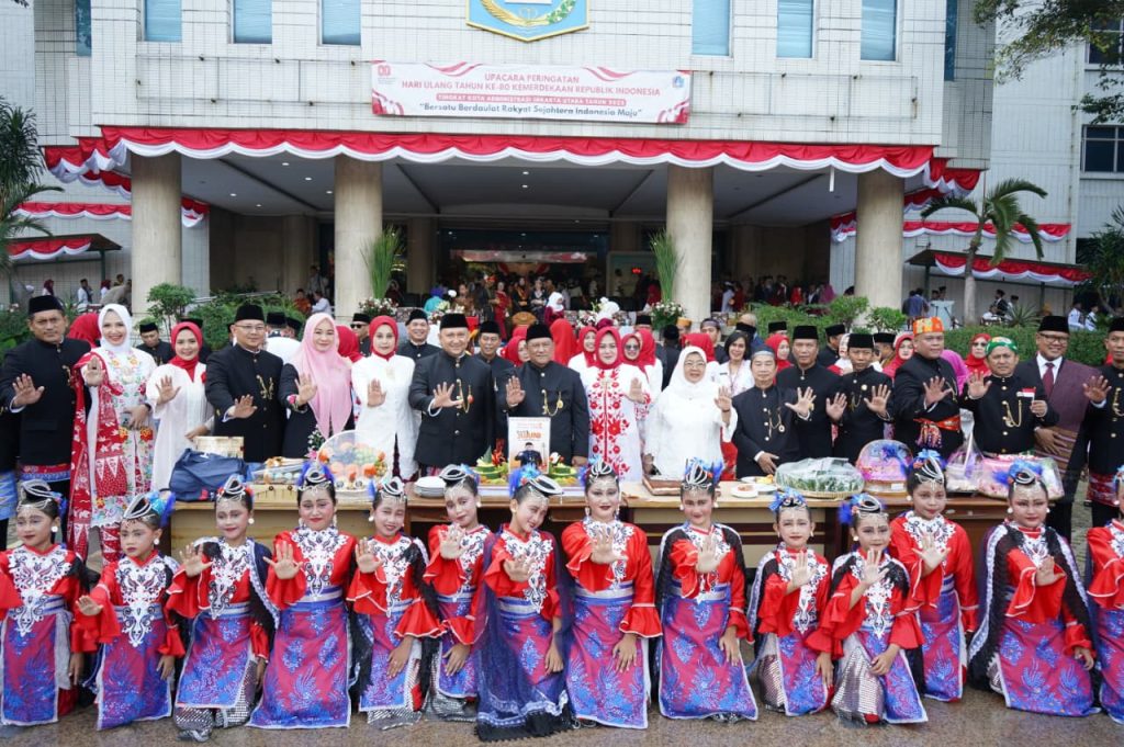 Semarak HUT ke-80 RI, Kapolres Metro Jakut Bersama Forkopimko Ikuti Upacara Bendera