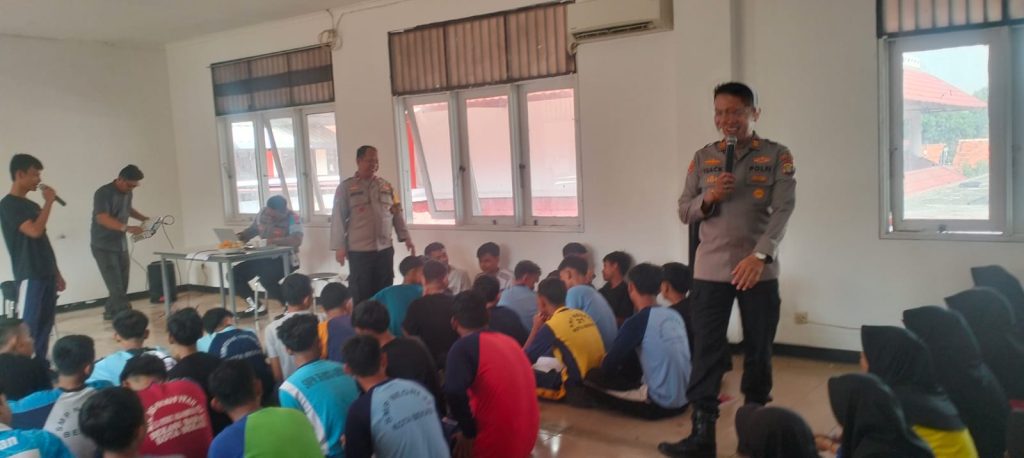 Sosialisasi Narkoba, Bullying, dan Tertib Berlalu Lintas di SMA 13 Kota Bekasi STPL