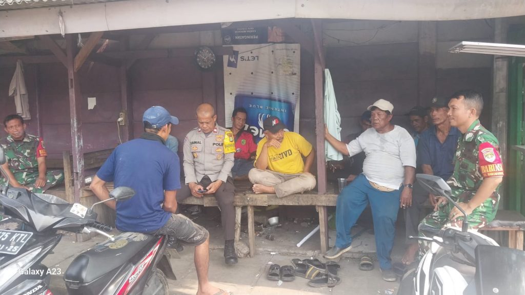 Cegah Curanmor, Bhabinkamtibmas dan Babinsa Sambangi Pangkalan Ojek di Bantargebang