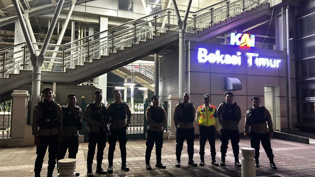 Polres Metro Bekasi Kota Gelar Patroli  dan Penyekatan Antisipasi Massa Aksi ke DPR RI