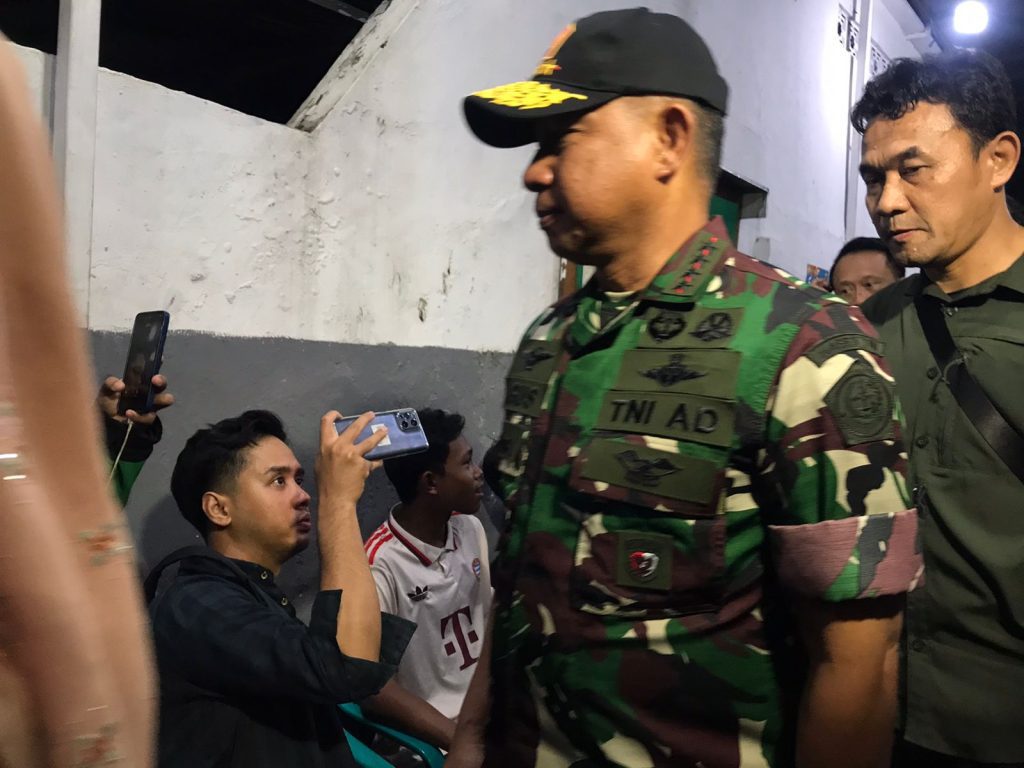 Panglima TNI Melayat ke Rumah Duka Almarhum Driver Ojol Affan Kurniawan