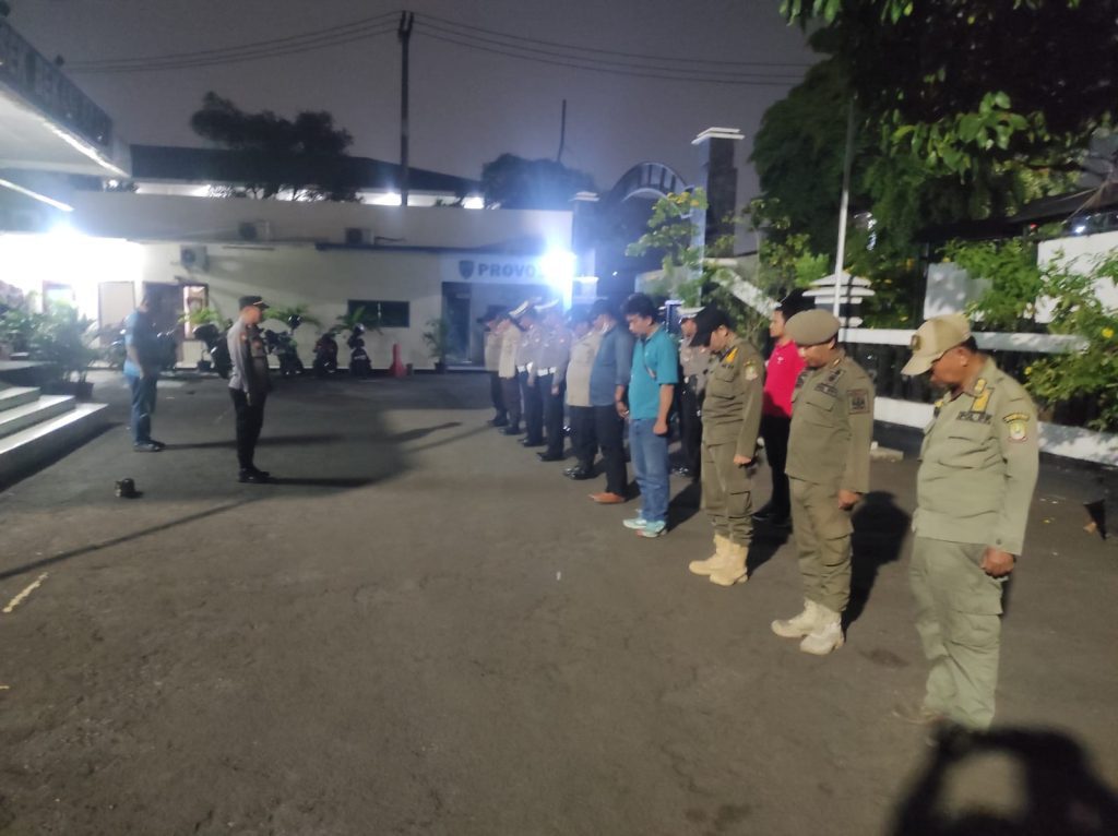 Polsek Bekasi Barat Gelar Patroli Skala Sedang, Jamin Keamanan Malam Hari