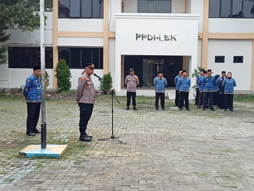 Kapolsek Bekasi Barat Sampaikan Himbauan Kamtibmas pada Apel Gabungan Kecamatan Bekasi Barat