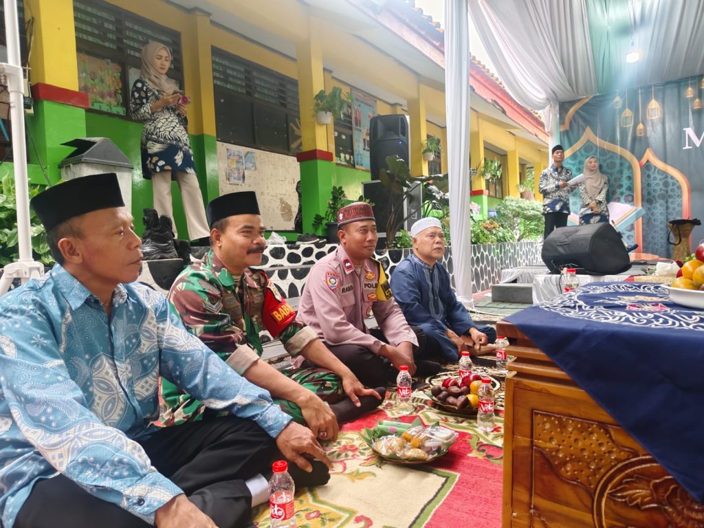 Tanamkan Nilai Kenabian Sejak Dini, Polisi Hadiri Peringatan Maulid di Jatiasih