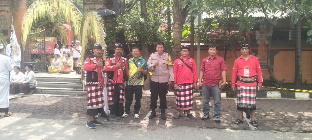 Jaga Toleransi Beragama, Polsek Bekasi Barat Amankan Upacara Pujawali di Pura Agung Tirta Bhuana