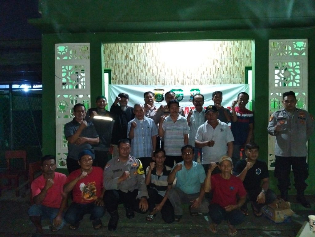 Hangatnya “Ngopi Kamtibmas”, Polisi dan Warga Kayuringin Jaya Sinergi Jaga Lingkungan