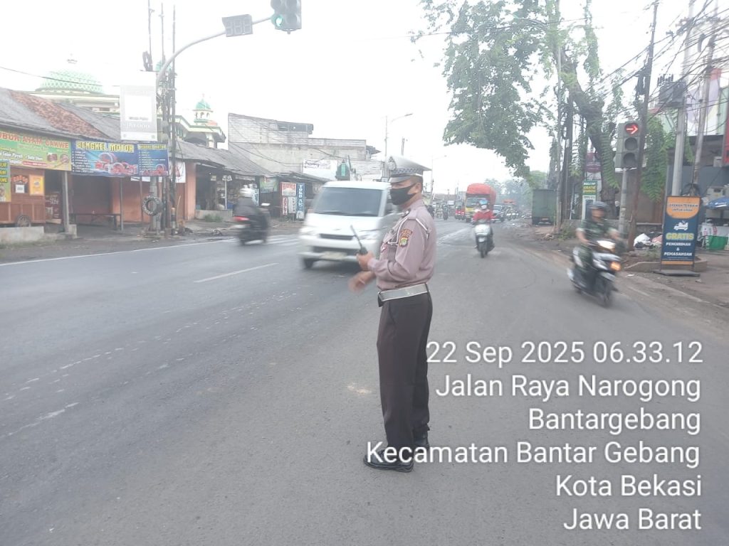 PENGATURAN ARUS LALU LINTAS DAN PATROLI UNIT LANTAS POLSEK BANTARGEBANG