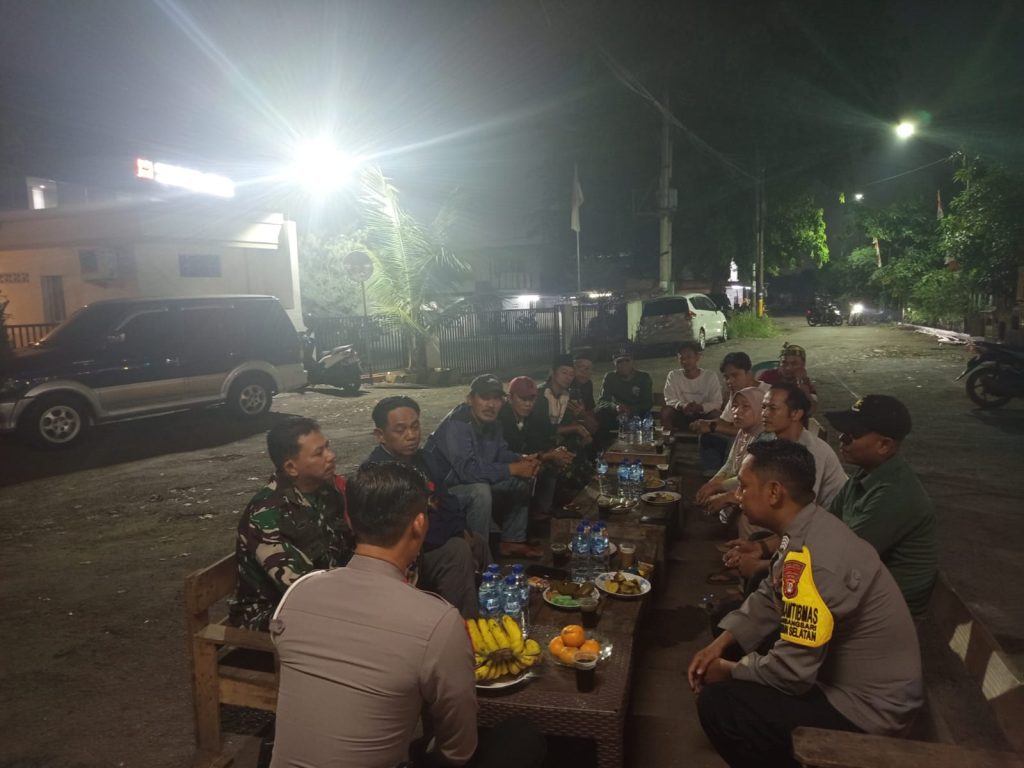 Babinsa Koramil 01/Tambun Hadiri Giat Ngopi Kamtibmas Bersama Warga