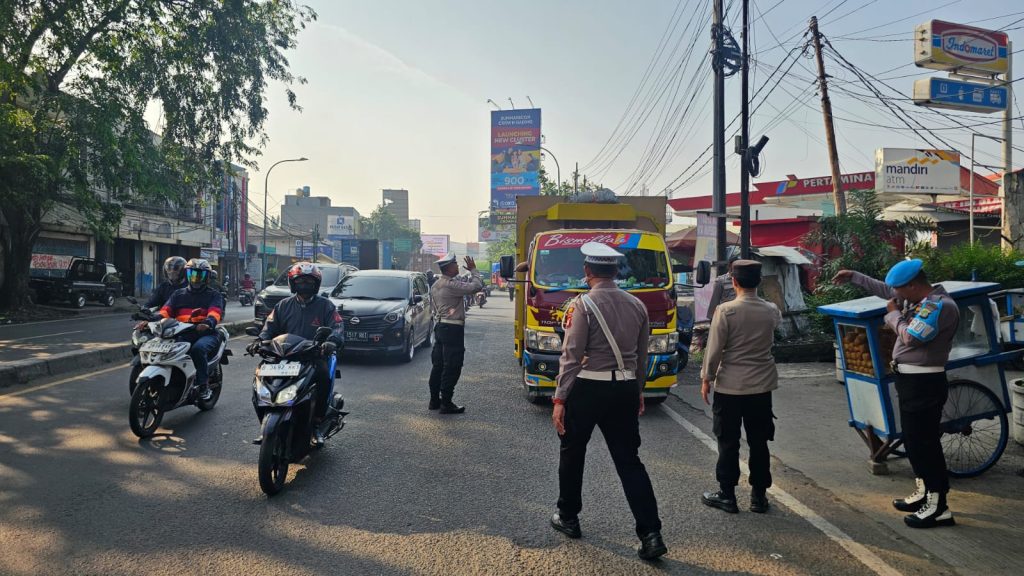 Polsek Medansatria Lakukan Pemantauan dan Penyekatan di Perbatasan Bekasi-Jakarta Timur
