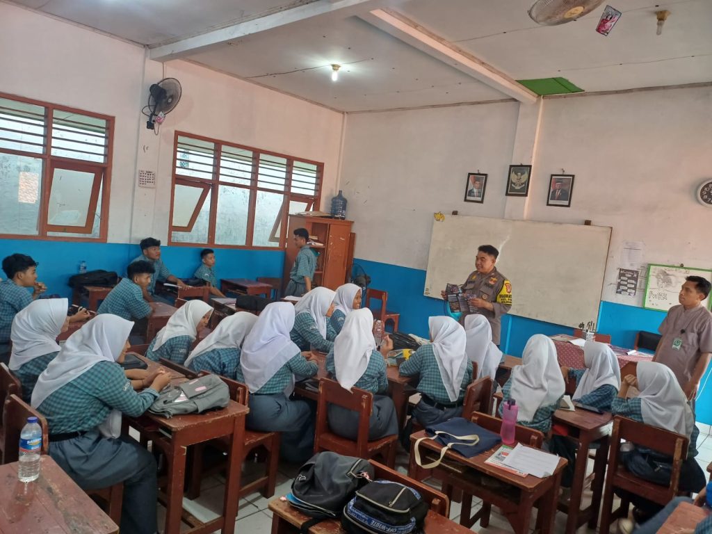 Polsek Bekasi Barat Gencarkan Binluh Anti Unjuk Rasa dan Tawuran kepada Pelajar