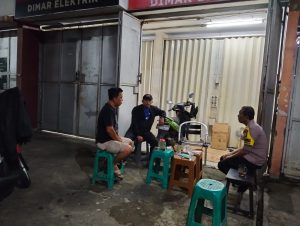 Jamin Rasa Aman Dini Hari, Bhabinkamtibmas Jatiwarna Gelar Patroli di Pondok Melati