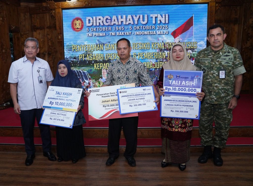 Panglima TNI Serahkan Santunan kepada Ahli Waris Prajurit Gugur Saat Rangkaian HUT ke-80 TNI