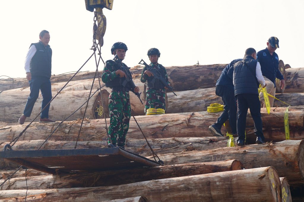 Kasum TNI Tinjau Keberhasilan Satgas PKH Amankan Ribuan Kubik Kayu Ilegal