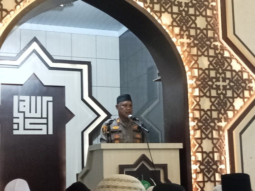 Kapolsek Bekasi Barat Gelar Jumat Keliling, Sampaikan Pesan Kamtibmas kepada Warga