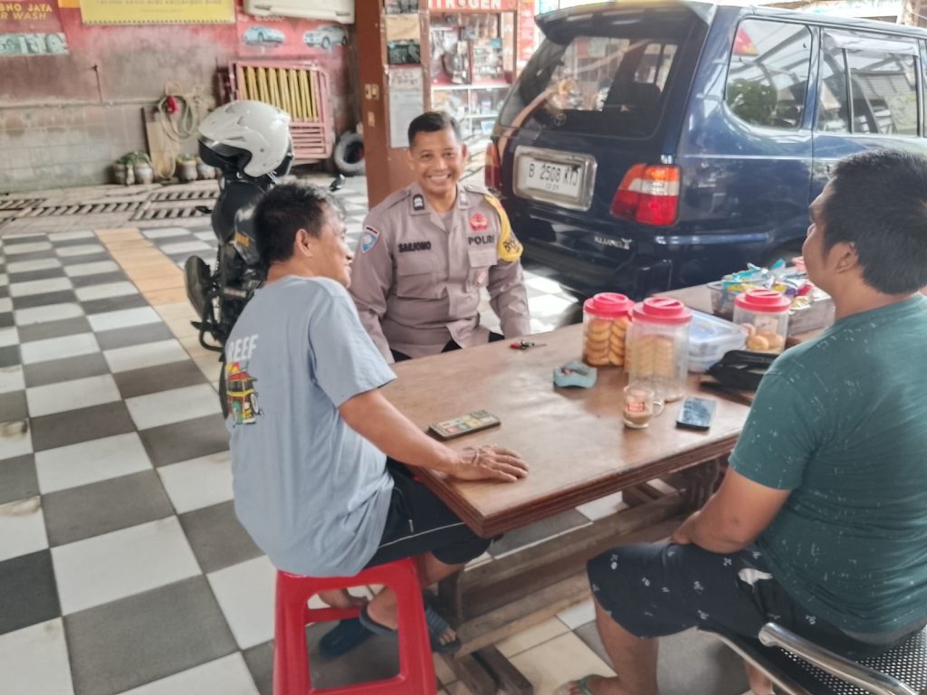 Tingkatkan Kewaspadaan Warga, Bhabinkamtibmas Mustikasari Gencarkan Patroli dan DDS