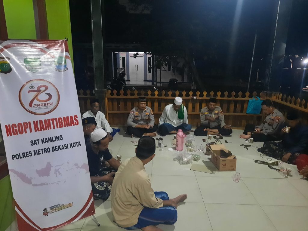 Polsek Bantar Gebang Gelar “Ngopi Kamtibmas” di Sumurbatu, Tingkatkan Keamanan dan Jalin Komunikasi dengan Masyarakat