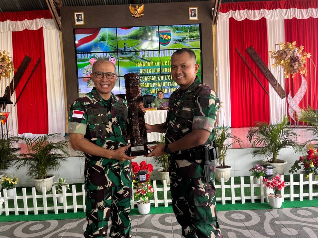 Personel Kodim Beserta Persit Terima Pengarahan Pangdam XVII/Cenderawasih