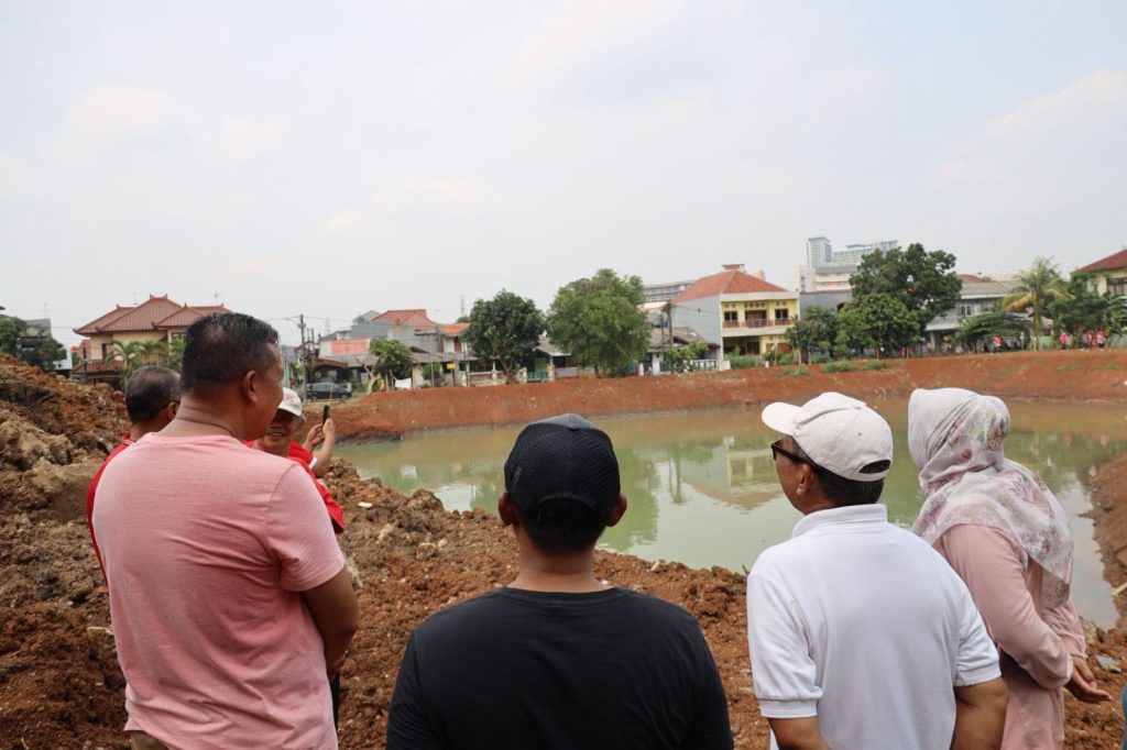 Wali Kota Bekasi Tinjau Pengerjaan Polder Air Sepanjang Jaya, Upaya Kurangi Banjir dan Tambah Ruang Publik Warga