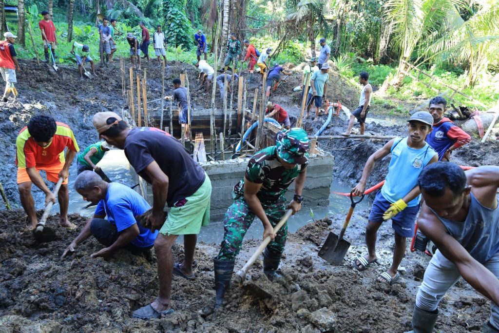 Wujudkan Impian Warga, Satgas TMMD ke-126 Kodim 1505/Tidore Genjot Pembangunan Sumur Air Bersih