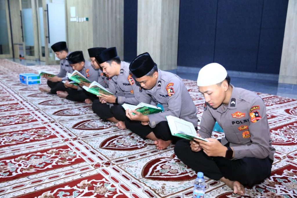 Jumat Berkah, Divisi Humas Polri Gelar Khataman dan Doa Bersama
