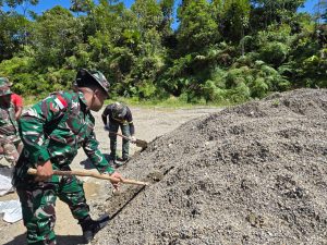 Kodim 1715/Yahukimo Melaksanakan Renovasi Rumah Tidak Layak Huni Dalam Rangka Memperingati HUT Korem 172/PWY Ke-62
